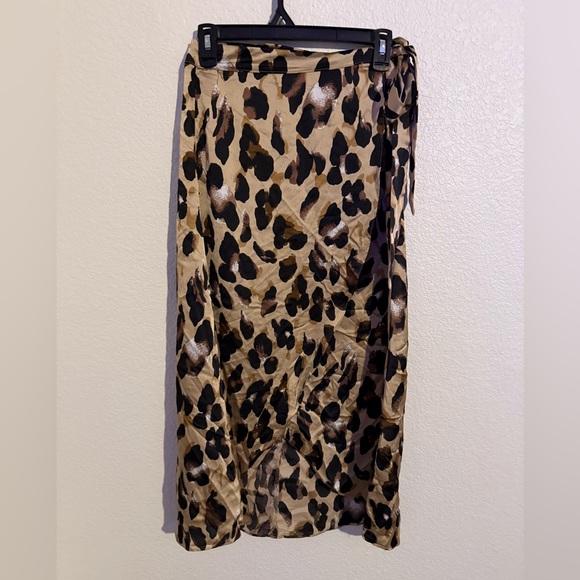 Chic Leopard Print Midi Skirt - Picture 1 of 6